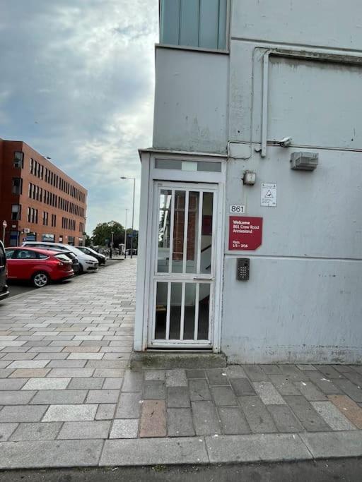 West End Hidden Gem - Modern 2-Bedroom Apartment With Residents Patio Glasgow Exterior foto